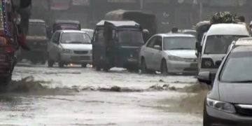 First winter rains hit Karachi