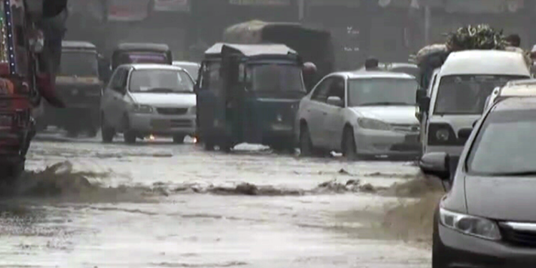 First winter rains hit Karachi