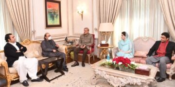 Shehbaz invites Zardari and Bilawal to his Lahore home to discuss political situation
