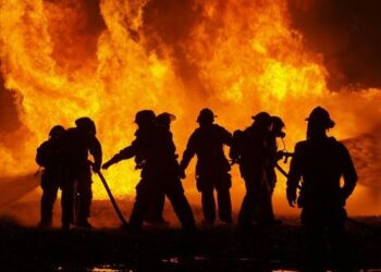 Lahore: Huge fire at the Children’s Hospital in Gulberg; medicines worth millions burnt to ashes