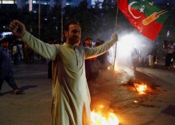 After assassination attempt on Imran Khan, Protestors blocked major highways aroud Sialkot: Usman Dar
