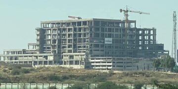 Physical structure of Shaukat Khanum Memorial Cancer hospital Karachi completed: Imran Khan (Image courtesy: Facebook)