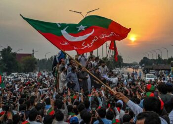 Amid protest, protestors clears way for rescue van in Rawalpindi(Source: Google)