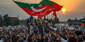 Amid protest, protestors clears way for rescue van in Rawalpindi(Source: Google)