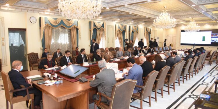 "Pakistan has alot of potential in field of IT, which needs to be fully used", says PM Sharif (Images Courtesy: Facebook)