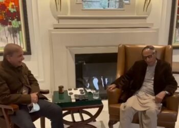PM Sharif visits residence of PML (Q) Prez Chaudhary Shujaat Hussain; discusses political situation (Image Courtesy: Facebook)