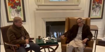 PM Sharif visits residence of PML (Q) Prez Chaudhary Shujaat Hussain; discusses political situation (Image Courtesy: Facebook)