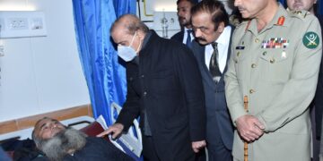 PM Sharif visits Lady Reading Hospital Peshawar to express solidarity with injured in Police Line Blast (Image Courtesy: Facebook)