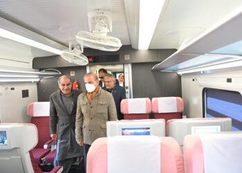 PM Sharif inaugurates Green Line train service from Islamabad to Karachi (Image Courtesy: Facebook)