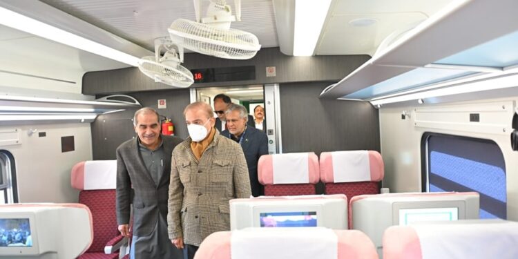 PM Sharif inaugurates Green Line train service from Islamabad to Karachi (Image Courtesy: Facebook)