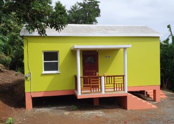 PM Roosevelt Skerrit delivers keys to 18 housing units to families in Bataca and Sineku (Image Courtesy: Facebook)