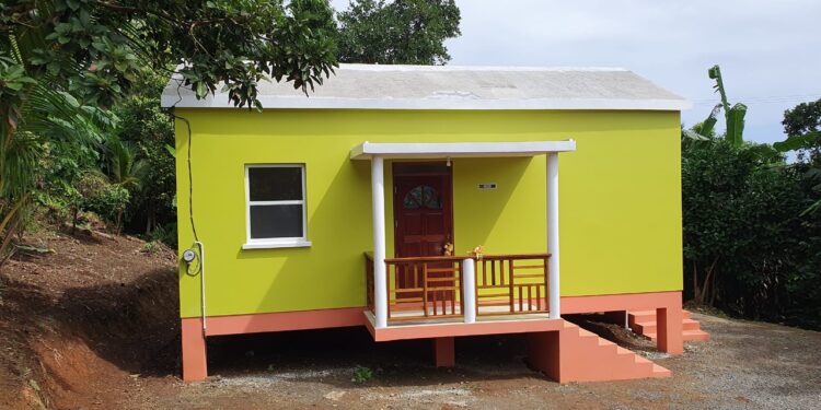 PM Roosevelt Skerrit delivers keys to 18 housing units to families in Bataca and Sineku (Image Courtesy: Facebook)