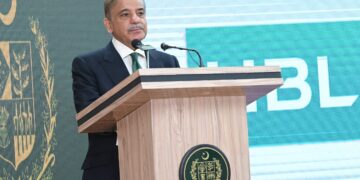 PM Sharif distributes cheques to successful applicants under Youth Business & Agriculture Loan Scheme (Image Courtesy: Facebook)