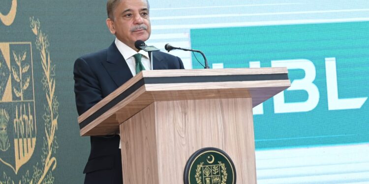 PM Sharif distributes cheques to successful applicants under Youth Business & Agriculture Loan Scheme (Image Courtesy: Facebook)