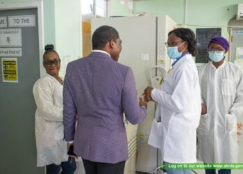 St Kitts & Nevis: PM Terrance Drew visits JNF General Hospital to support initiative of blood donation (Image Courtesy: Facebook)