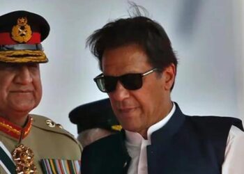 Imran Khan writes letter to Prez Alvi, demanding investigation against Gen Bajwa for violating oath (Image Courtesy: Google)