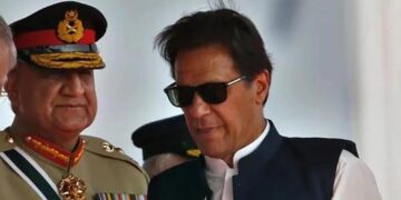 Imran Khan writes letter to Prez Alvi, demanding investigation against Gen Bajwa for violating oath (Image Courtesy: Google)