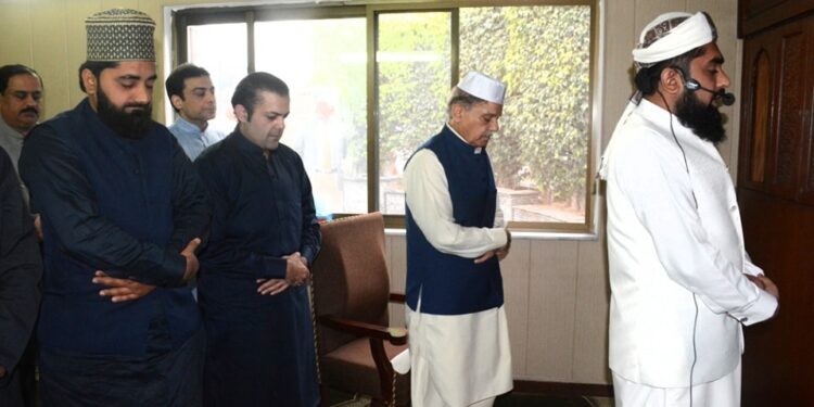 PM Sharif, Federal Minister Sanaullah Khan extends Eid-ul-Fitr wishes (Image Courtesy: Facebook)