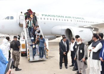 PM Sharif appreciates forces, officials on safe return of Pakistanis from Sudan (Image Courtesy: Facebook)