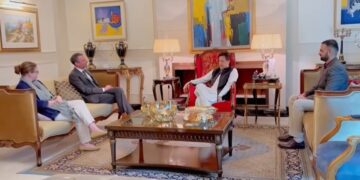 Imran Khan welcomes British High Commissioner Andrew Danglish; held detailed talks (Image Courtesy: Facebook)