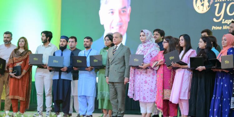 PM Sharif launches laptop distribution ceremony, distributes 100,000 laptops to students (Image Courtesy: Facebook)