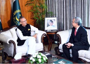 Prez Alvi meets outgoing Indonesian Ambassador Adam Mulawarman Tugio (Image Courtesy: Twitter/President of Pakistan)