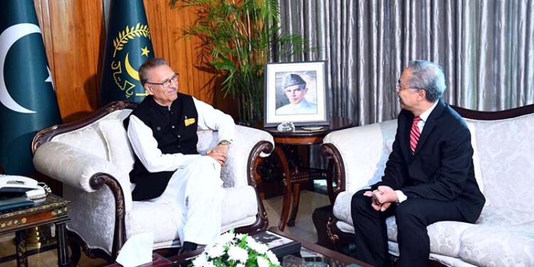 Prez Alvi meets outgoing Indonesian Ambassador Adam Mulawarman Tugio (Image Courtesy: Twitter/President of Pakistan)