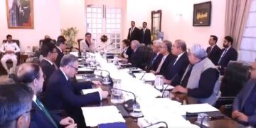 PM Kakar held review meeting on COP28 (Image Courtesy: Twitter/PMO Pakistan)