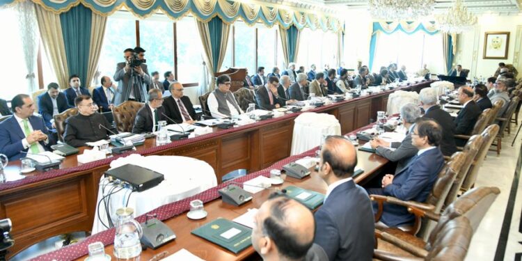 Caretaker PM Kakar chairs 7th meeting of SIFC to review steps for promoting investment (Image Courtesy: Twitter/PMO Pakistan)