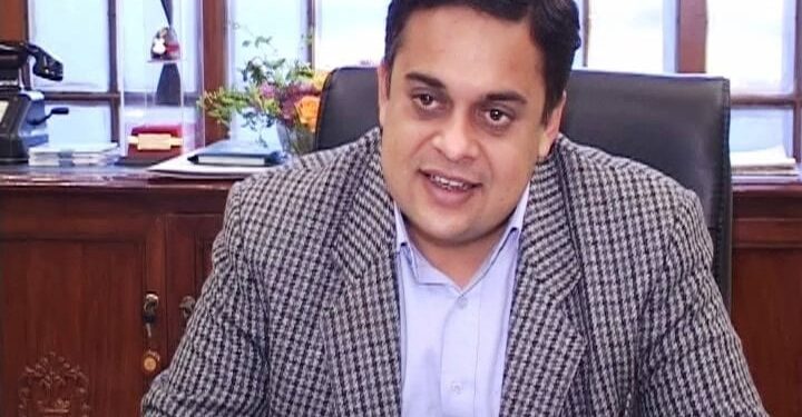 Prez Alvi greenlights decision to remove Ahad Khan Cheema as adviser to PM (Image Courtesy: Google)