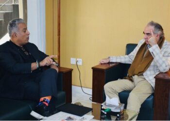 PFF Chairman Malik meets Sports Secretary Zaman to talk on development of football (Image Courtesy: Twitter/Pakistan Football Federation)