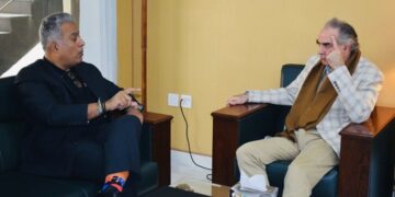 PFF Chairman Malik meets Sports Secretary Zaman to talk on development of football (Image Courtesy: Twitter/Pakistan Football Federation)